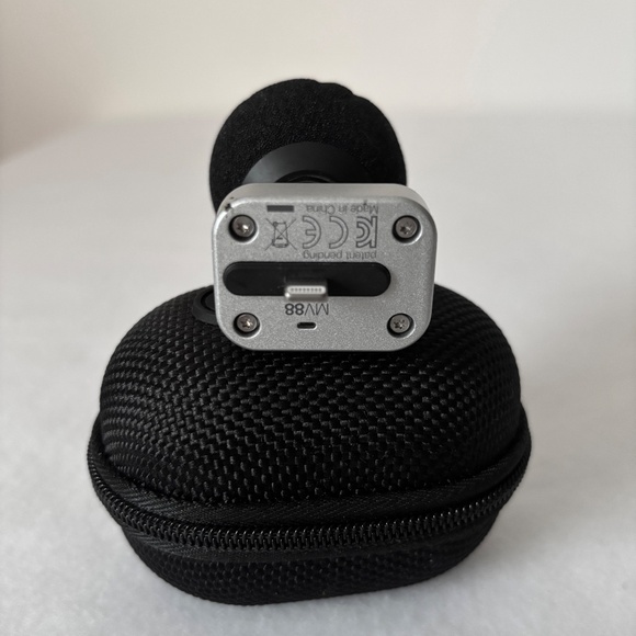 Shure MOTIV MV88 Digital Stereo Condenser Microphone for iPhone (Lightning) - Picture 5 of 16